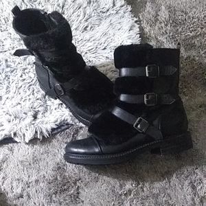 Combat boots with faux fur